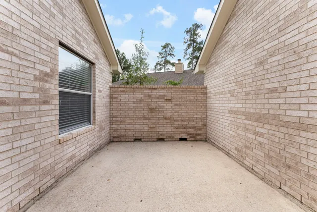 $2,700 | 99 East Foxbriar Forest Circle, The Woodlands, TX 77382