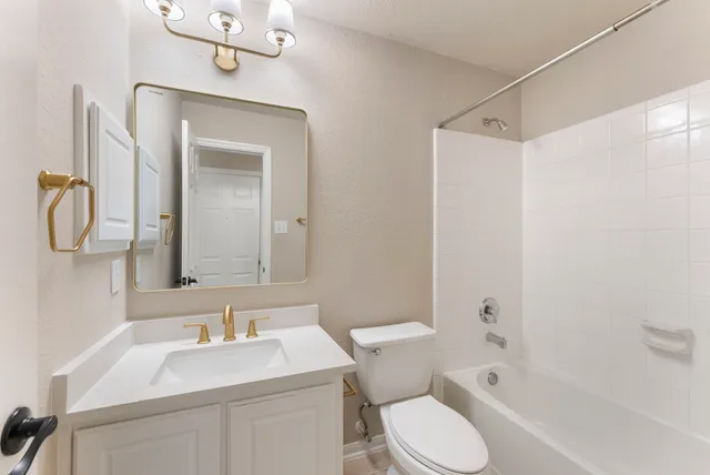 $2,700 | 99 East Foxbriar Forest Circle, The Woodlands, TX 77382