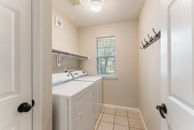 $2,700 | 99 East Foxbriar Forest Circle, The Woodlands, TX 77382