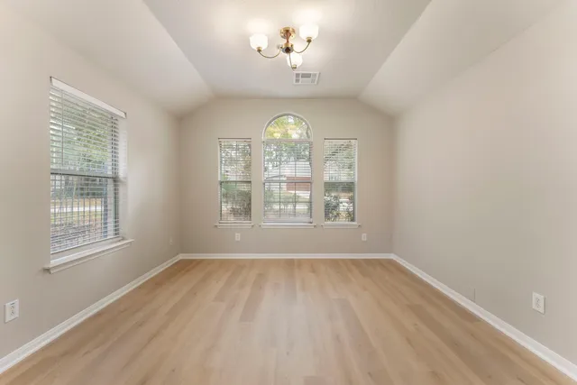 $2,700 | 99 East Foxbriar Forest Circle, The Woodlands, TX 77382