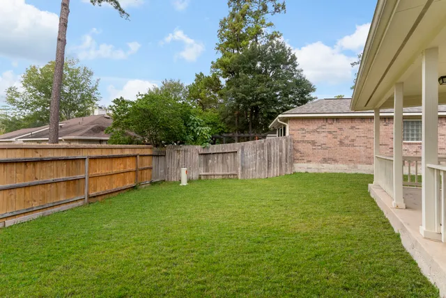 $2,700 | 99 East Foxbriar Forest Circle, The Woodlands, TX 77382