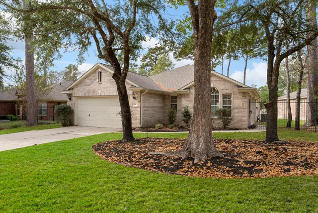 $2,700 | 99 East Foxbriar Forest Circle, The Woodlands, TX 77382