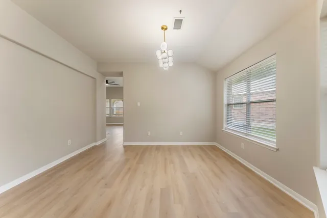 $2,700 | 99 East Foxbriar Forest Circle, The Woodlands, TX 77382