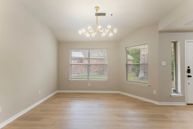 $2,700 | 99 East Foxbriar Forest Circle, The Woodlands, TX 77382