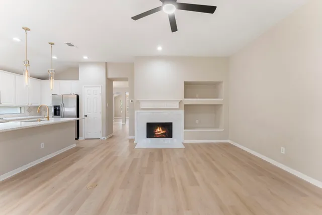 $2,700 | 99 East Foxbriar Forest Circle, The Woodlands, TX 77382