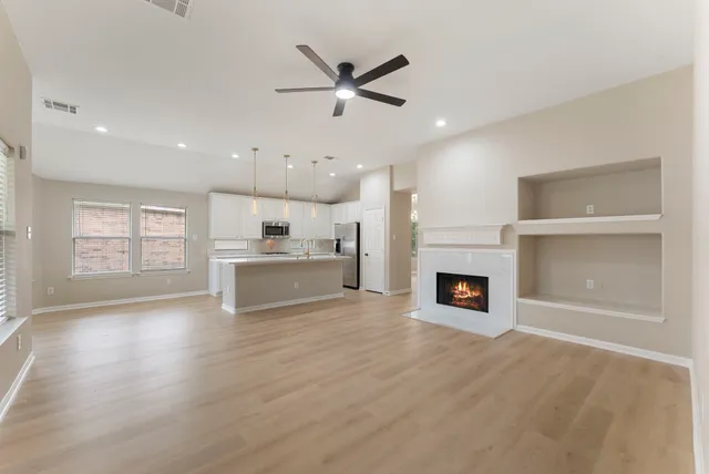 $2,700 | 99 East Foxbriar Forest Circle, The Woodlands, TX 77382