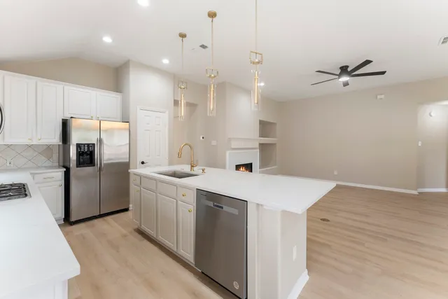 $2,700 | 99 East Foxbriar Forest Circle, The Woodlands, TX 77382