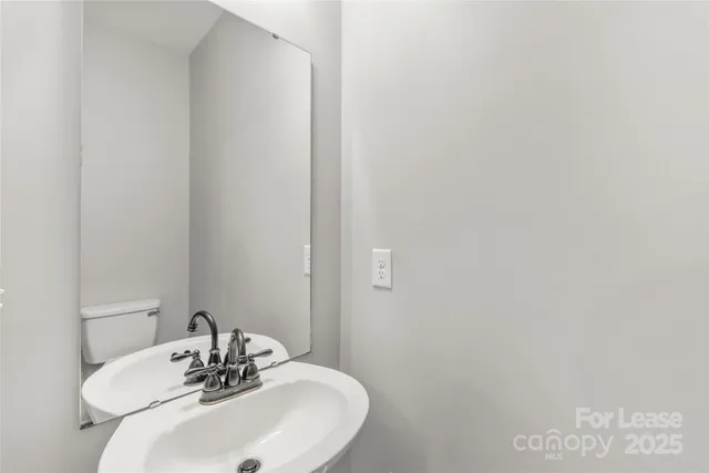 $2,650 | 712 Seldon Drive, Charlotte, NC 28216