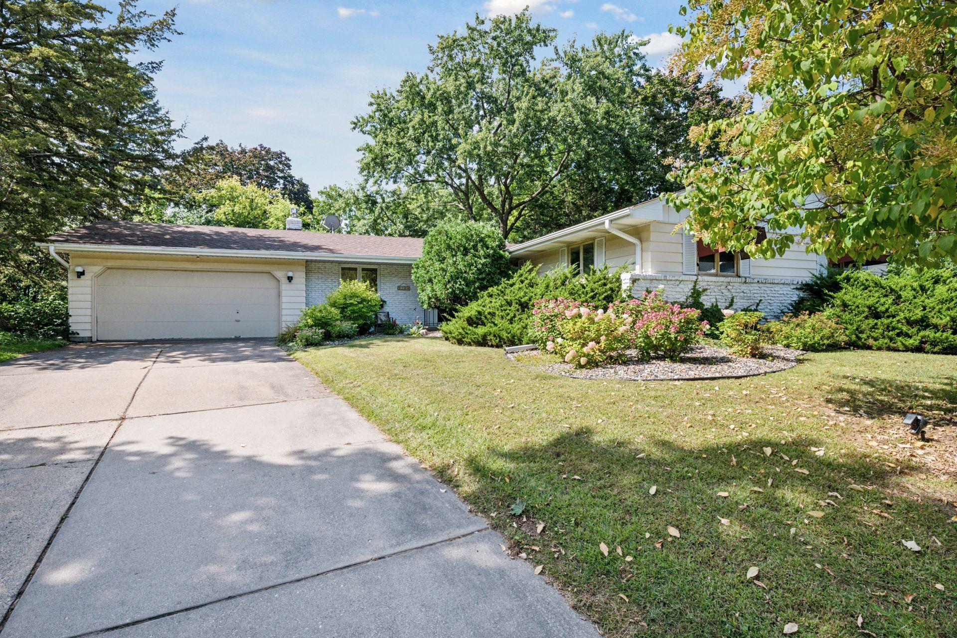 5704 Wycliffe Road Edina, MN 55436 - Photo 2 of 32