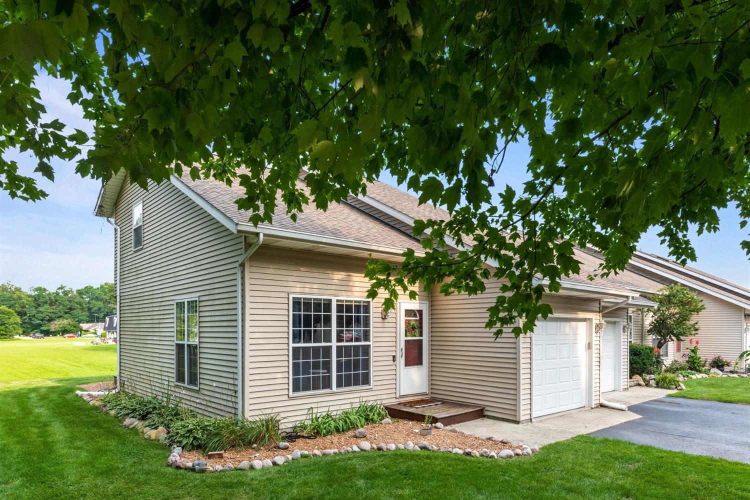 820 8th Place Southwest, Unit D De Motte, IN 46310 - Photo 16 of 17 1500x1000