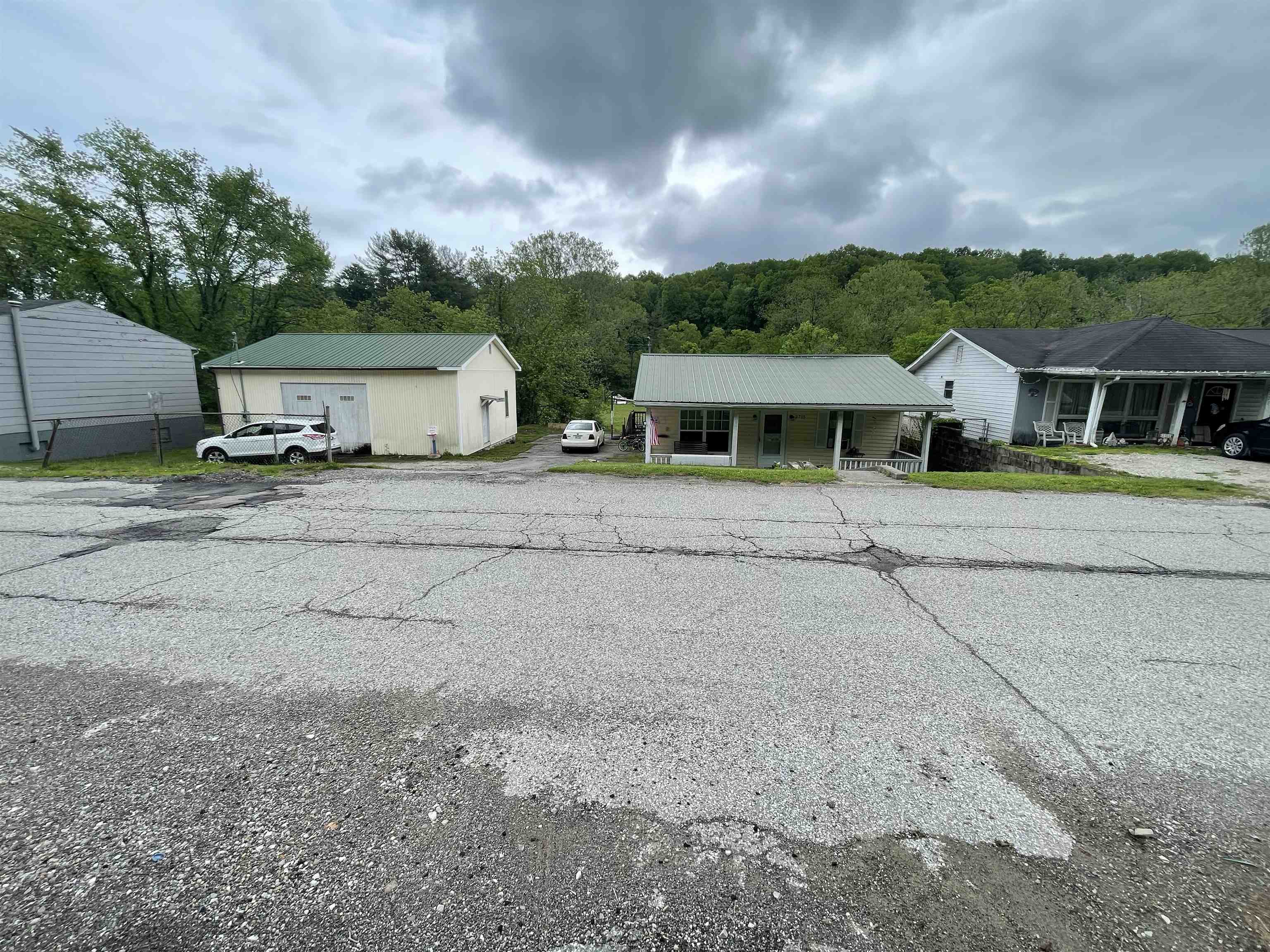 2715 County Road Ashland, KY 41102 - Photo 5 of 24 Gallery Image 5
