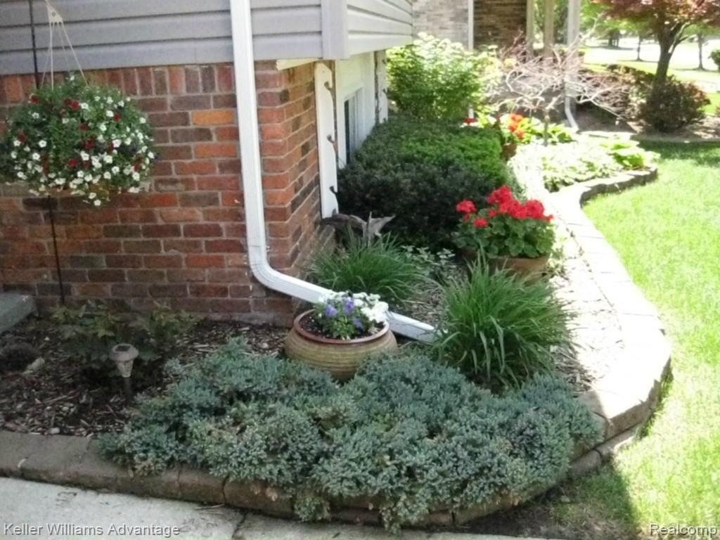 6532 Edgewood Road Canton, MI 48187 - Photo 2 of 32 2 front.jpg