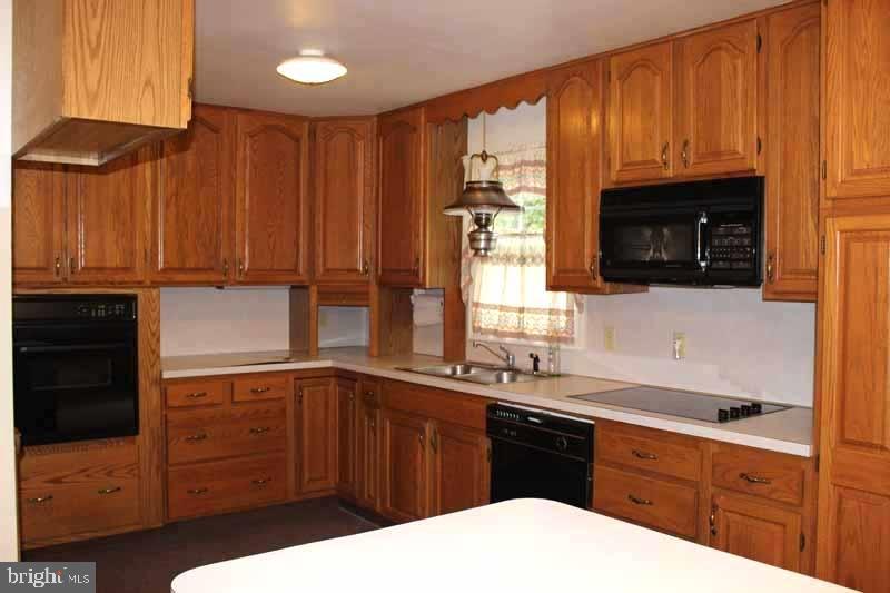 758 West 6th Street Lititz, PA 17543 - Photo 4 of 16 Gallery Image 4