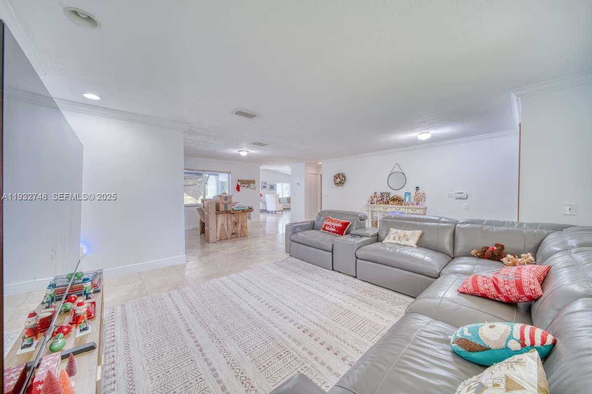 13220 Southwest 84th Avenue Pinecrest, FL 33156 - Photo 17 of 25