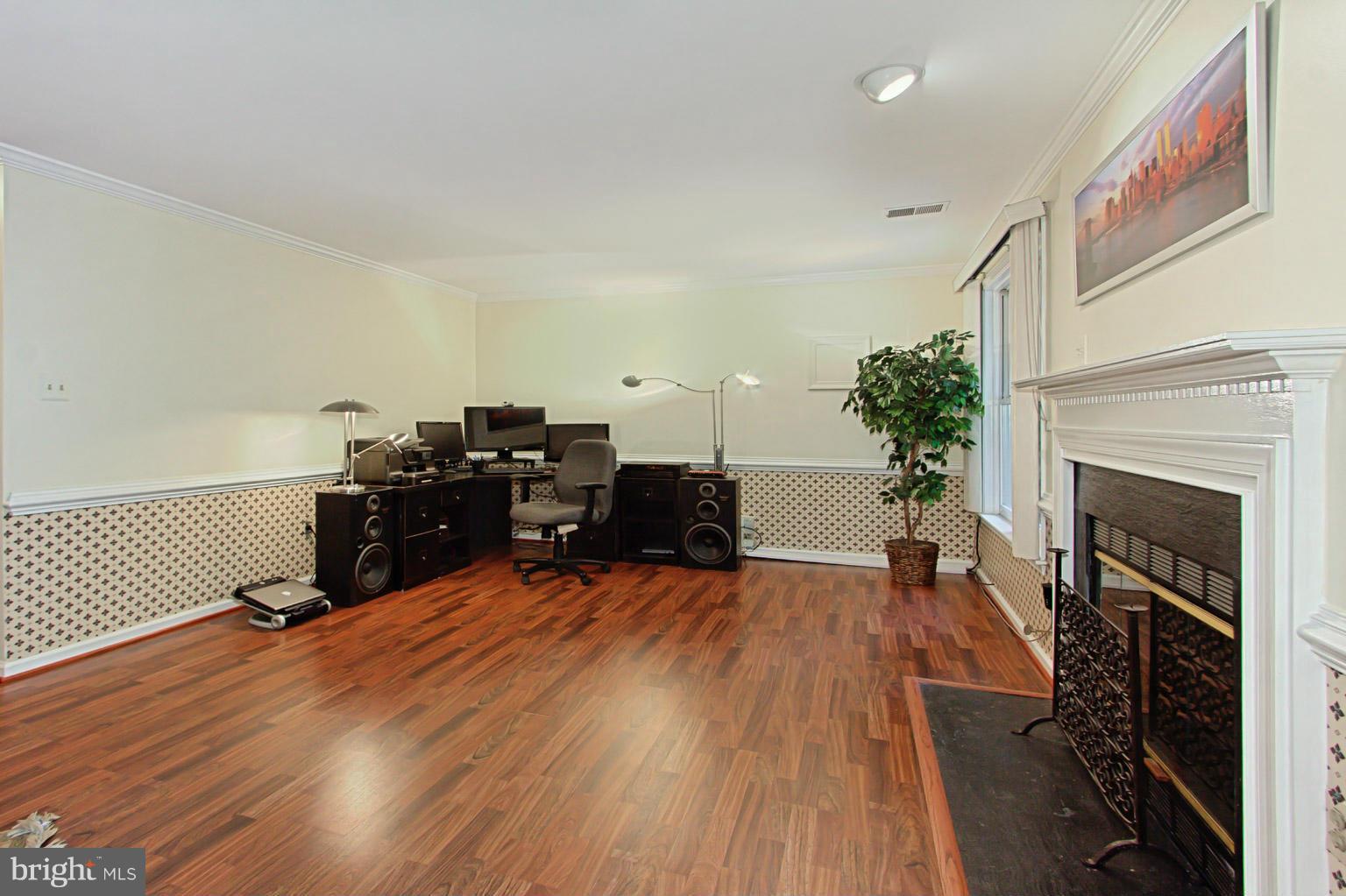 8725 Wadebrook Terrace Springfield, VA 22153 - Photo 23 of 30 Family Room