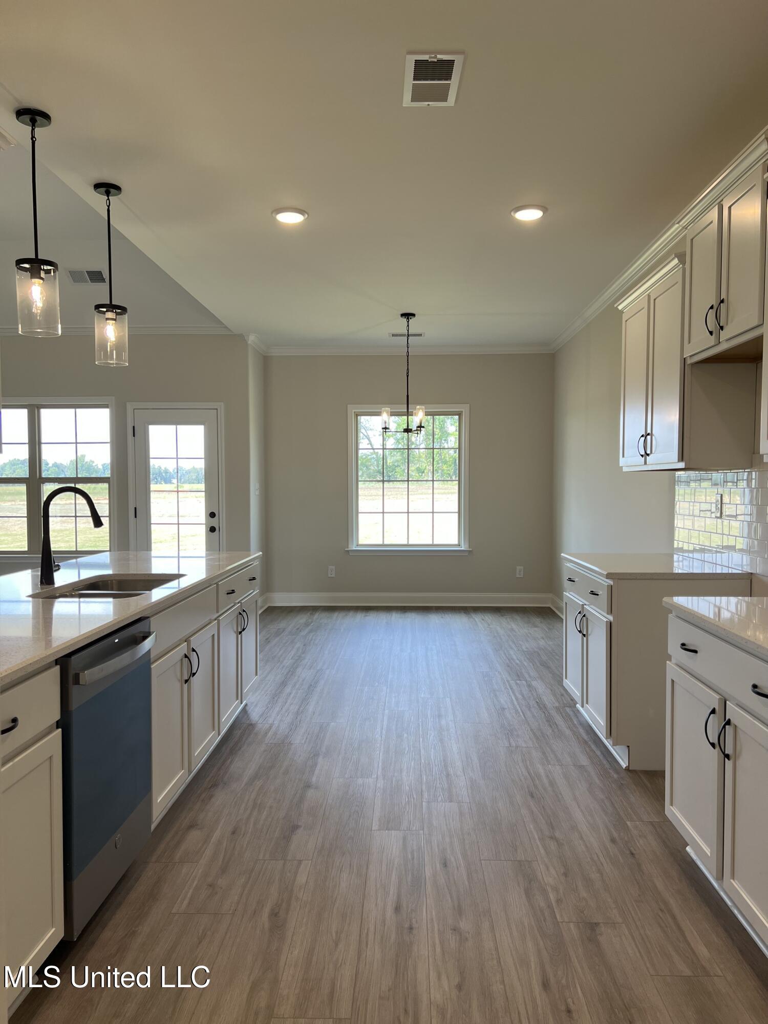 2545 Scott Mdws Lane Hernando, MS 38632 - Photo 7 of 24 IMG_4136