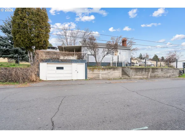 $229,000 | 120 North Gilmore Street, Heppner, OR 97836