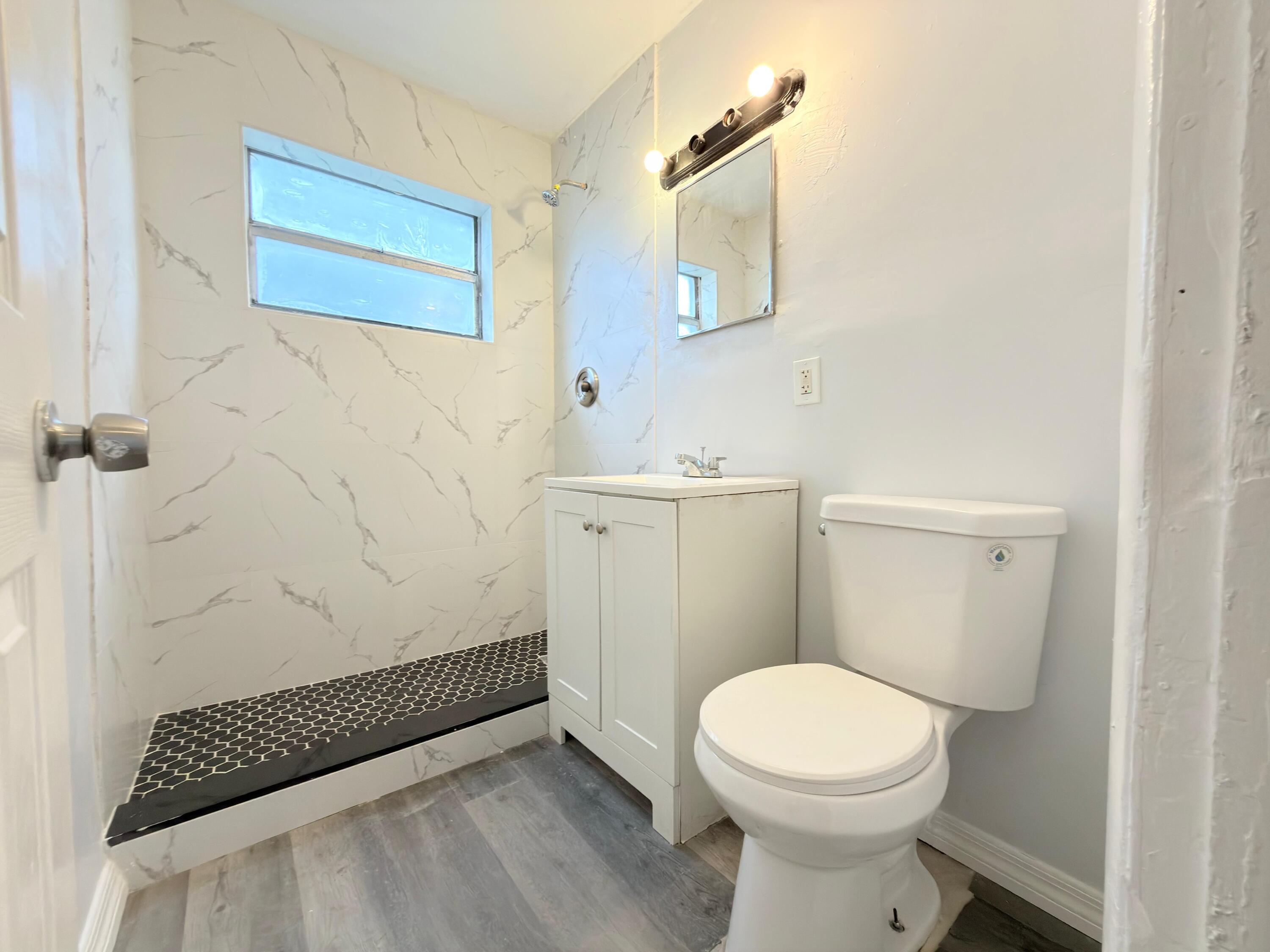 111 East 27th Street, Unit 1 Riviera Beach, FL 33404 - Photo 3 of 13 WhatsApp Image 2026-09-19 at 10.56.37 (4