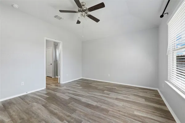 $2,000 | 133 Beth Ann Loop, Taylor, TX 76574
