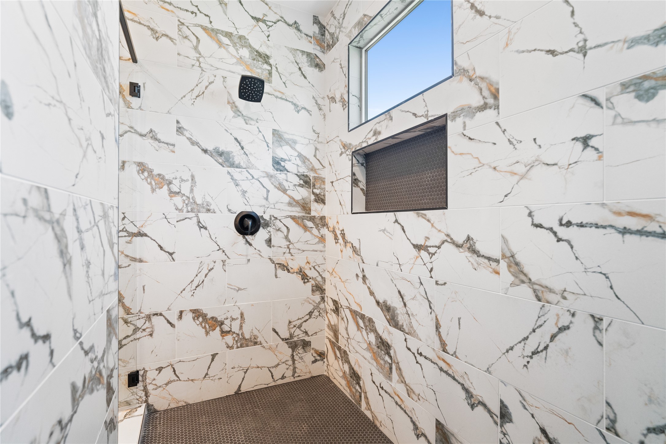 1112 Hogan Street Houston, TX 77009 - Photo 17 of 31 a bathroom with a bathtub and shower