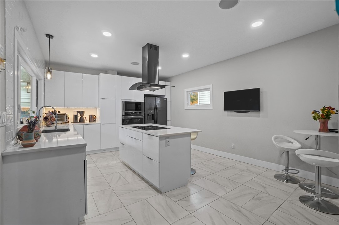 163 West Avenue Pawtucket, RI 02860 - Photo 3 of 28