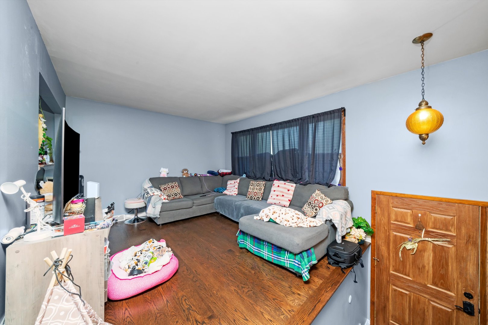 10529 Lyman Avenue Chicago Ridge, IL 60415 - Photo 18 of 45 a living room with furniture and wooden floor