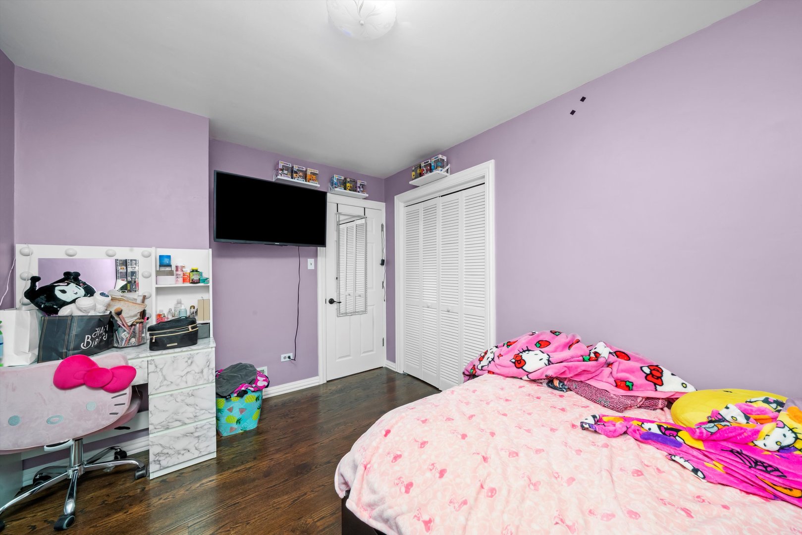 10529 Lyman Avenue Chicago Ridge, IL 60415 - Photo 26 of 45 a bedroom with a bed and flat screen tv