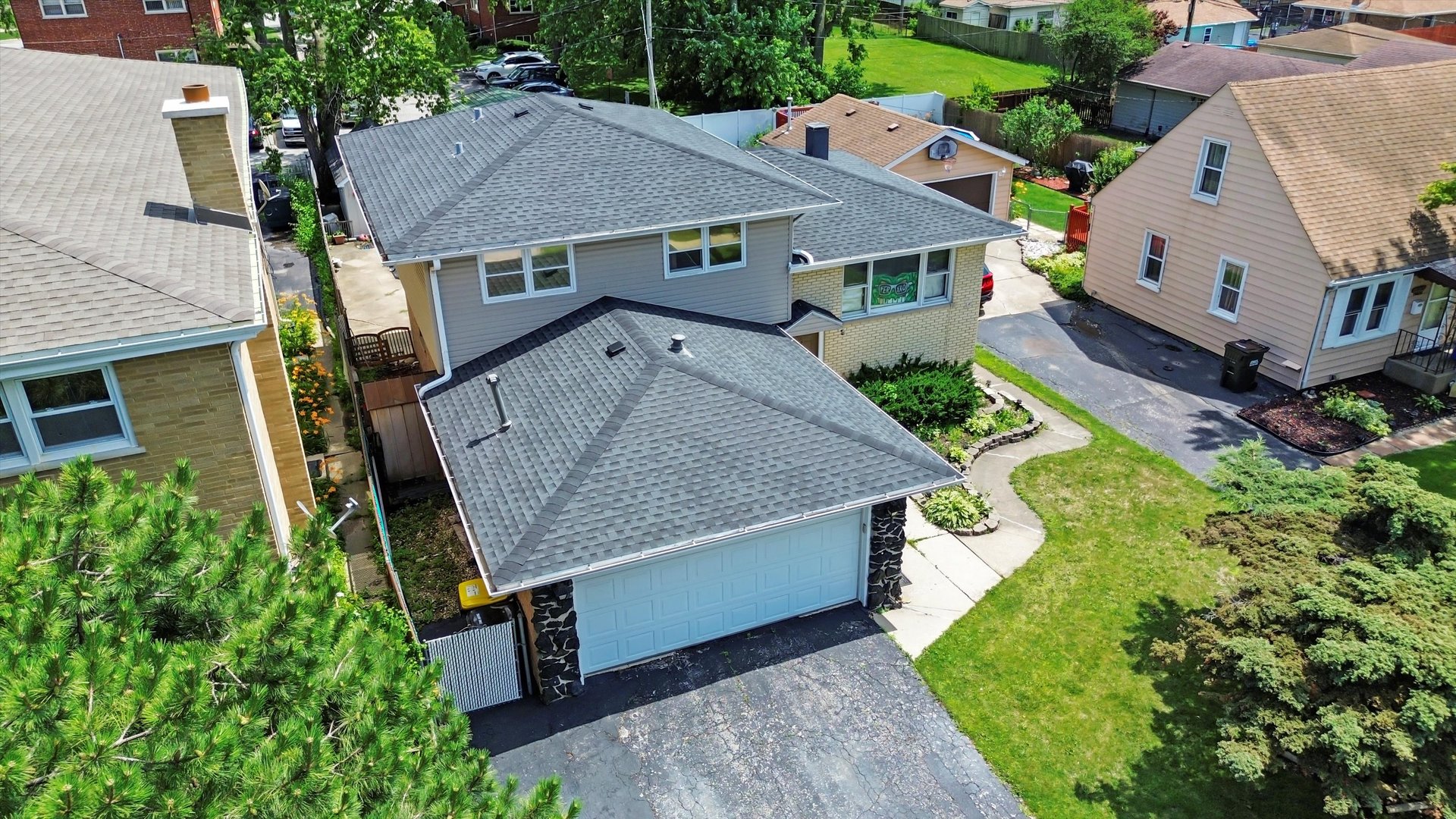 10529 Lyman Avenue Chicago Ridge, IL 60415 - Photo 5 of 45 an aerial view of a house with swimming pool and big yard