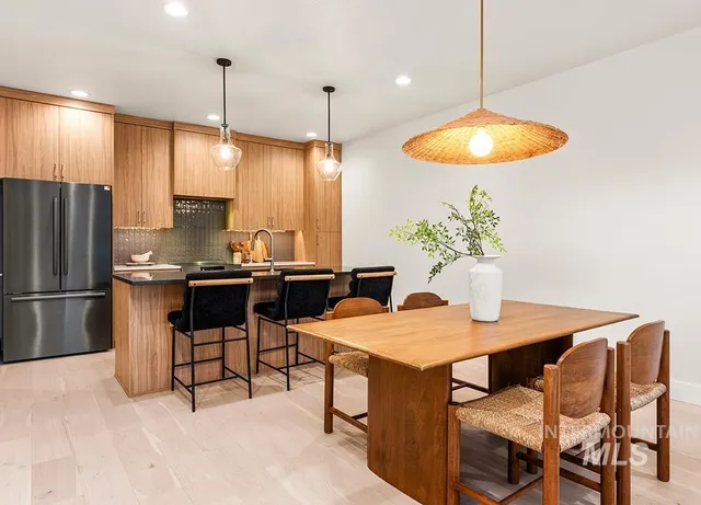 $739,000 | 3382 West Whimbrel Lane, Unit MIDDLE, Boise, ID 83703