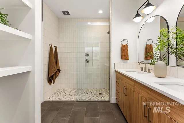 $739,000 | 3382 West Whimbrel Lane, Unit MIDDLE, Boise, ID 83703