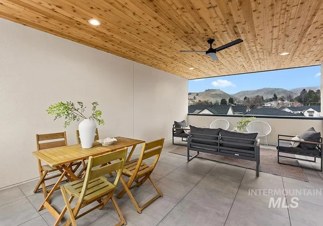 $739,000 | 3382 West Whimbrel Lane, Unit MIDDLE, Boise, ID 83703