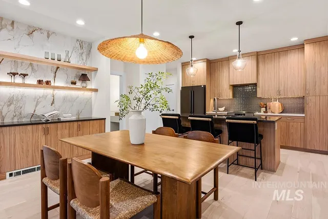 $739,000 | 3382 West Whimbrel Lane, Unit MIDDLE, Boise, ID 83703