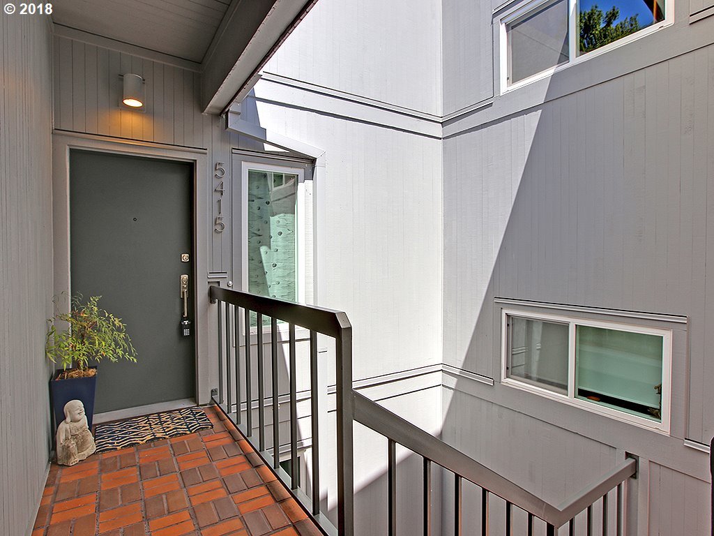 5415 Southwest View Point Terrace Portland, OR 97239 - Photo 22 of 30 Gallery Image 22