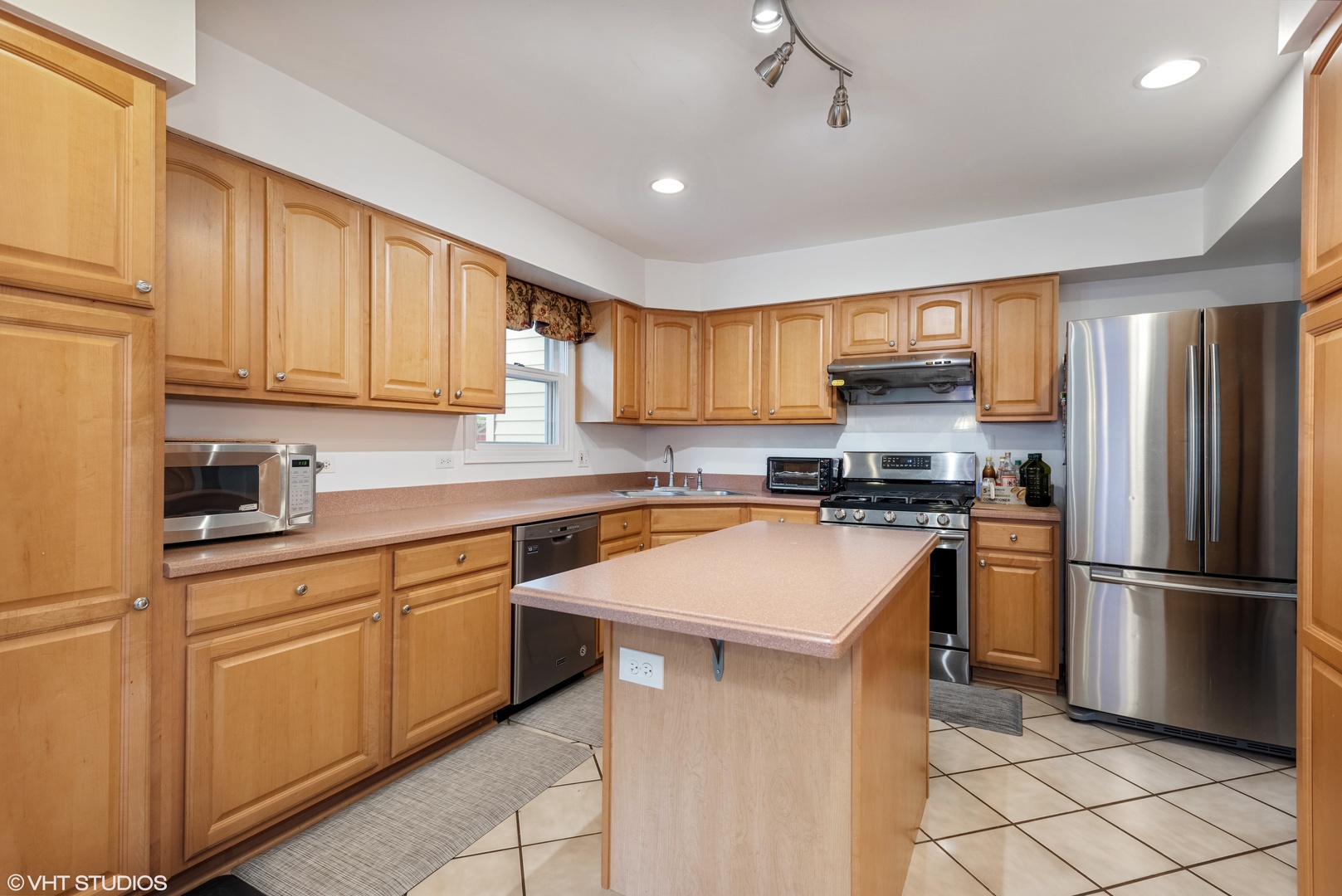 25-w031 Geneva Road Wheaton, IL 60187 - Photo 4 of 20