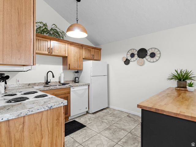 860 South Village Road, Unit D11 St. George, UT 84770 - Photo 7 of 24 Large open kitchen with island