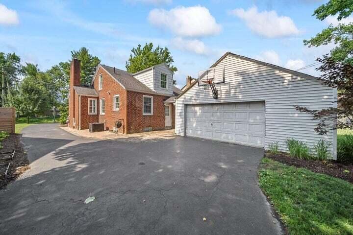 2698 Ruhl Avenue Columbus, OH 43209 - Photo 8 of 45