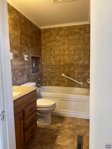 $189,950 | 3904 Southwest 26th Street, Topeka, KS 66614
