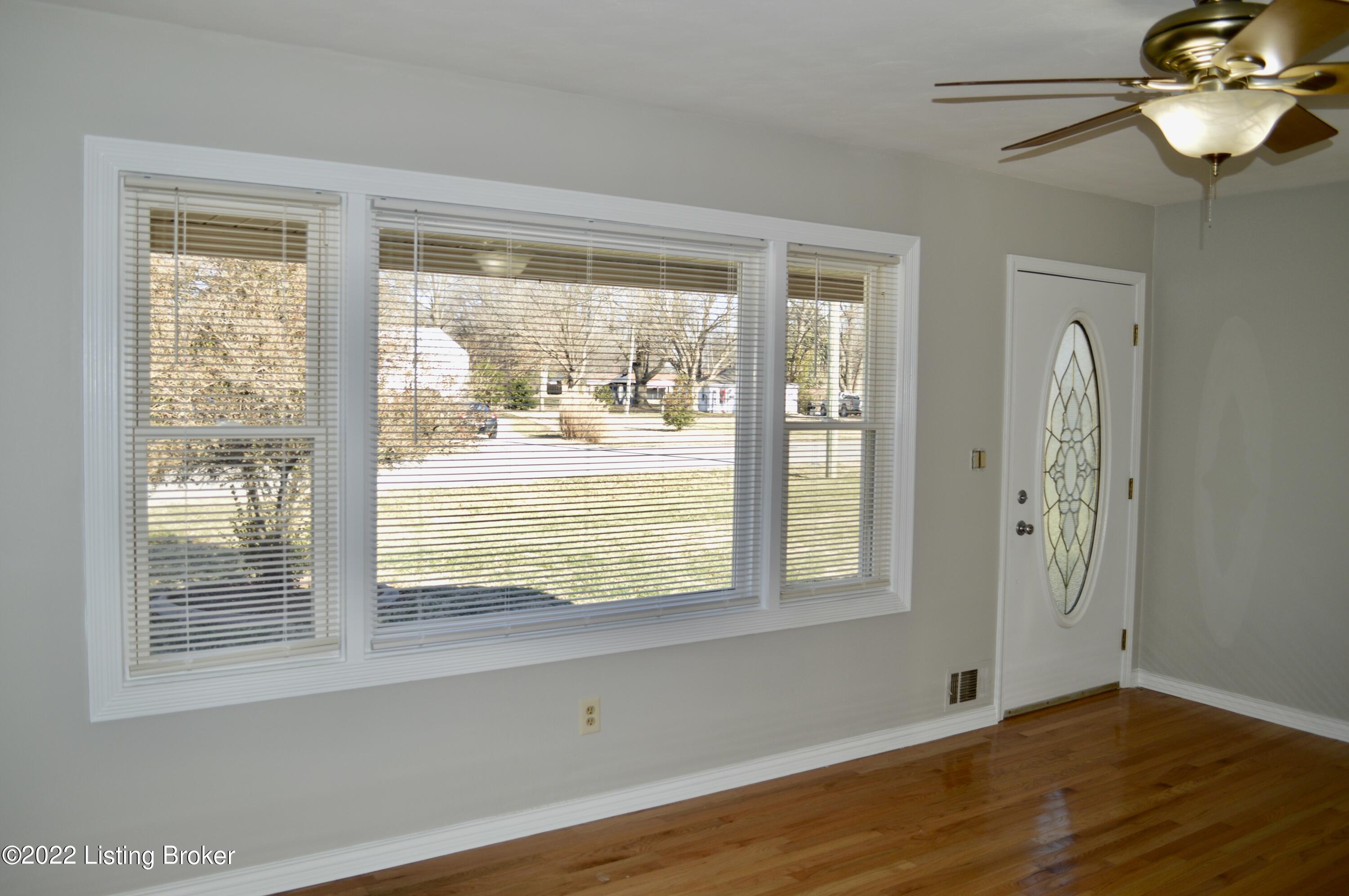5504 Maryman Road Louisville, KY 40258 - Photo 11 of 26 79035807-8F3E-46C0-ABEF-E6CC8CA92A66_1_2