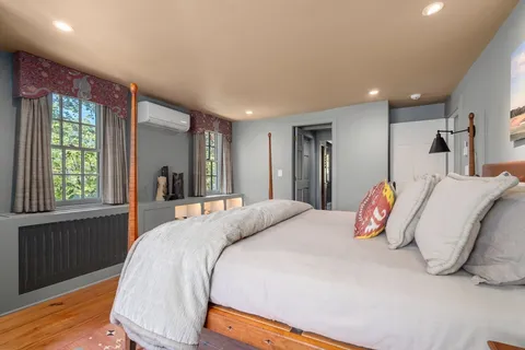 $1,599,000 | 215 Washington Street, Sherborn, MA 01770