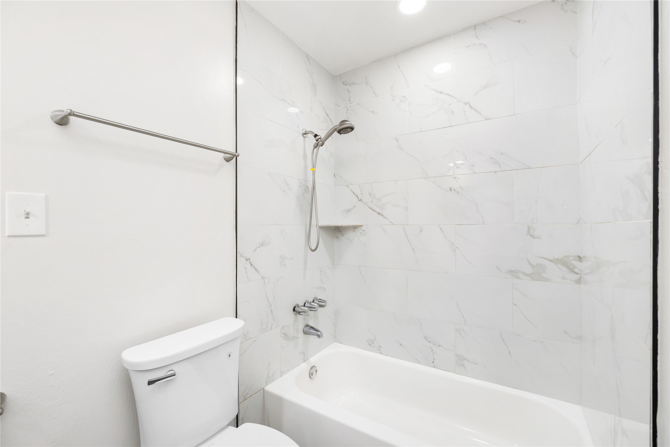 24118 Spring Mill Lane Spring, TX 77373 - Photo 22 of 24 a bathroom with a bathtub and a toilet