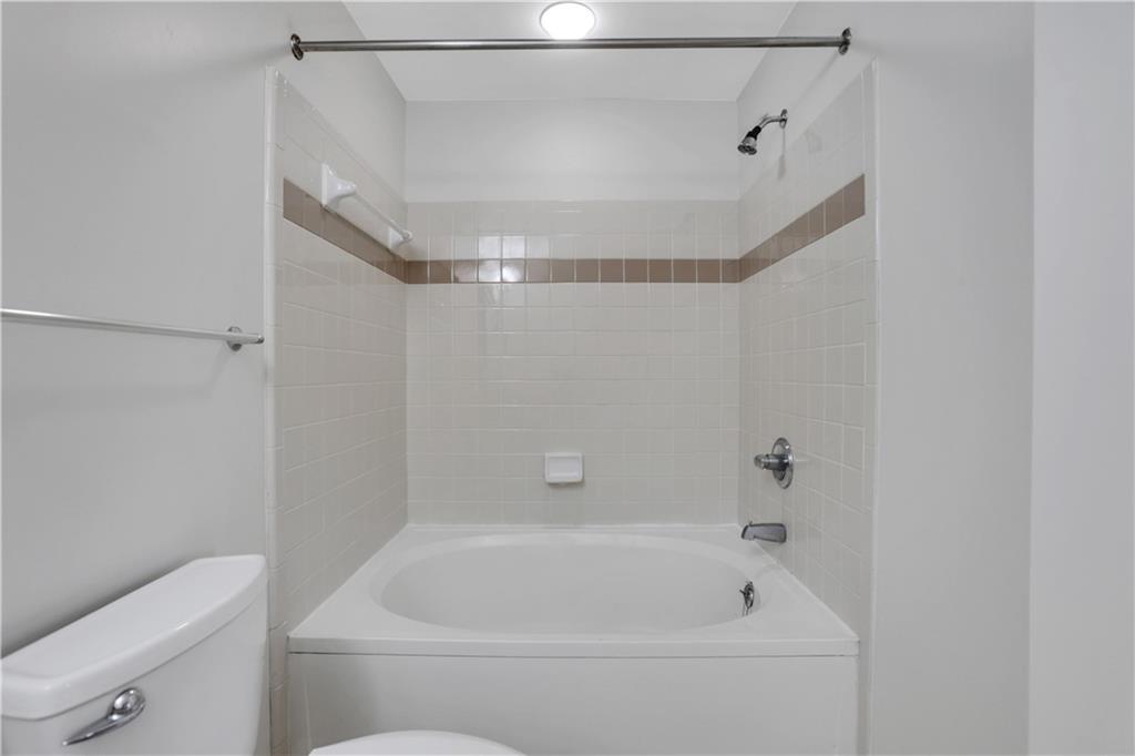 1101 Juniper Street Northeast, Unit 619 Atlanta, GA 30309 - Photo 18 of 28 a bathroom with a bathtub and toilet
