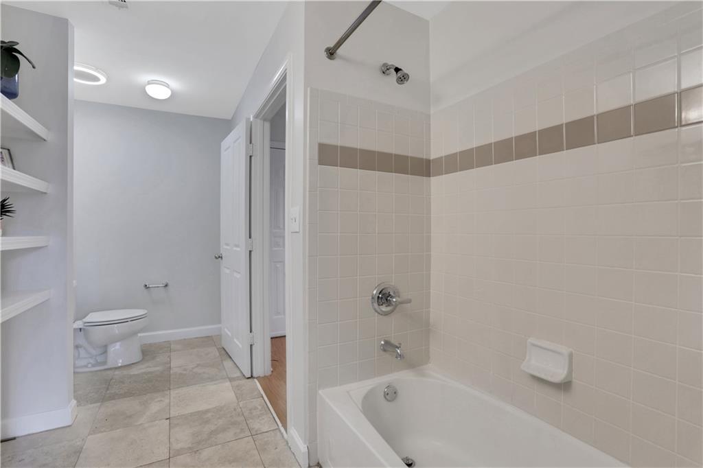 1101 Juniper Street Northeast, Unit 619 Atlanta, GA 30309 - Photo 24 of 28 a bathroom with a bathtub and a toilet