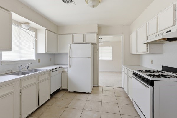 1655 Hawthorne Street Houston, TX 77006 - Photo 21 of 39 a kitchen with cabinets and white appliances