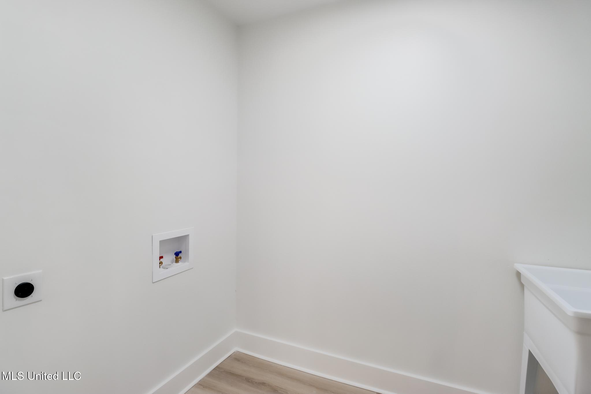 6828 Hilo Street Diamondhead, MS 39525 - Photo 25 of 36 Laundry Room