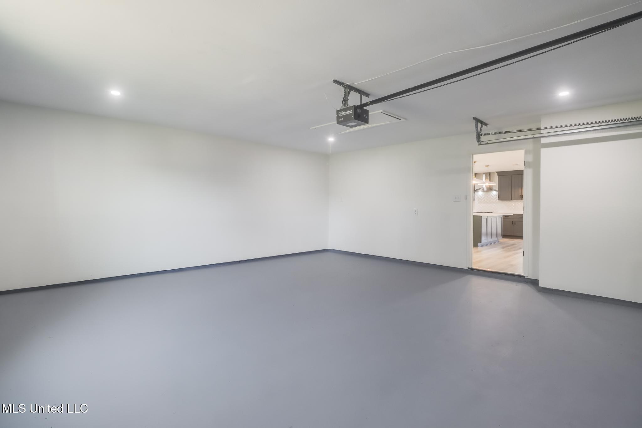 6828 Hilo Street Diamondhead, MS 39525 - Photo 26 of 36 Garage