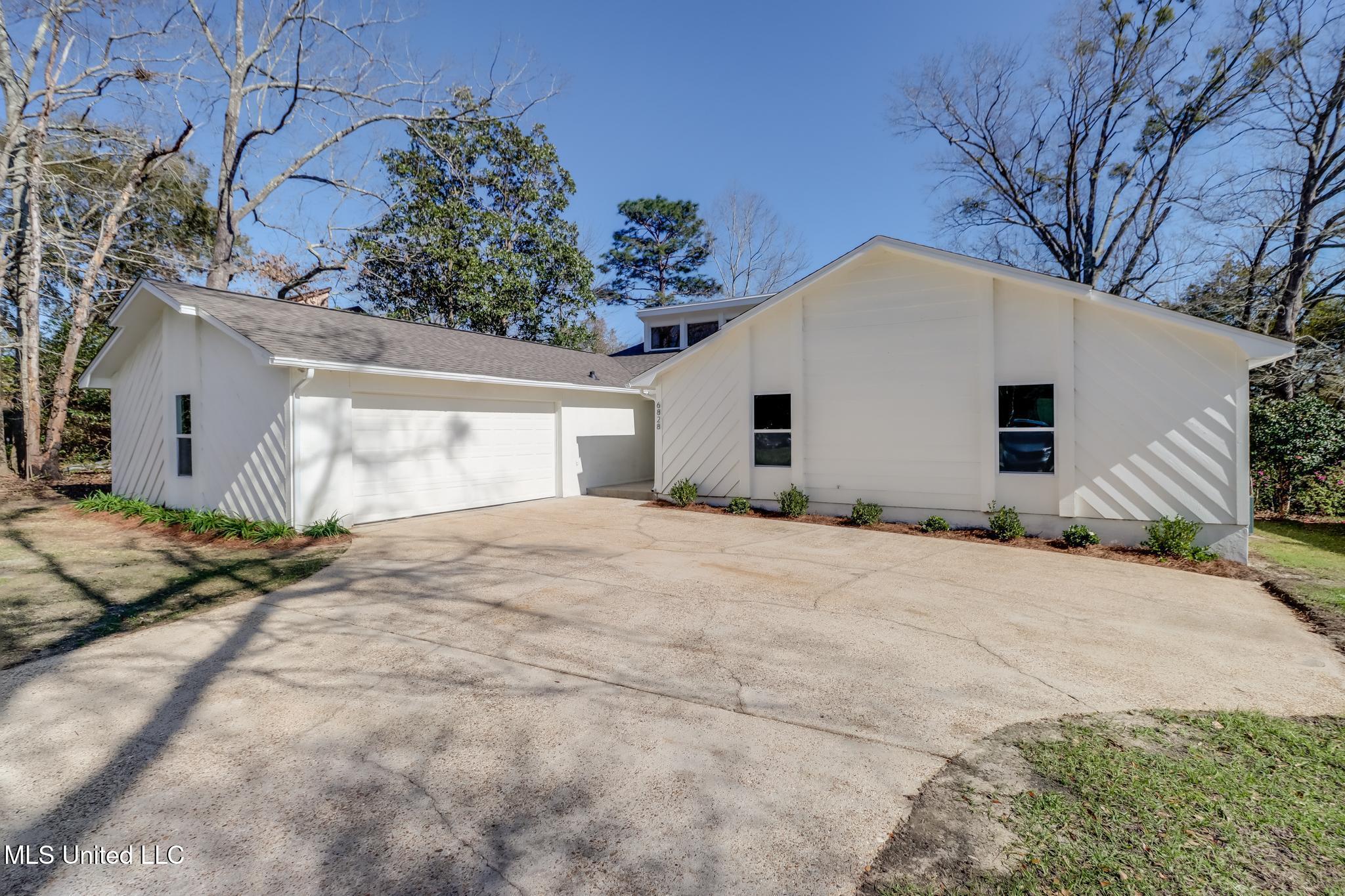 6828 Hilo Street Diamondhead, MS 39525 - Photo 35 of 36 Front View