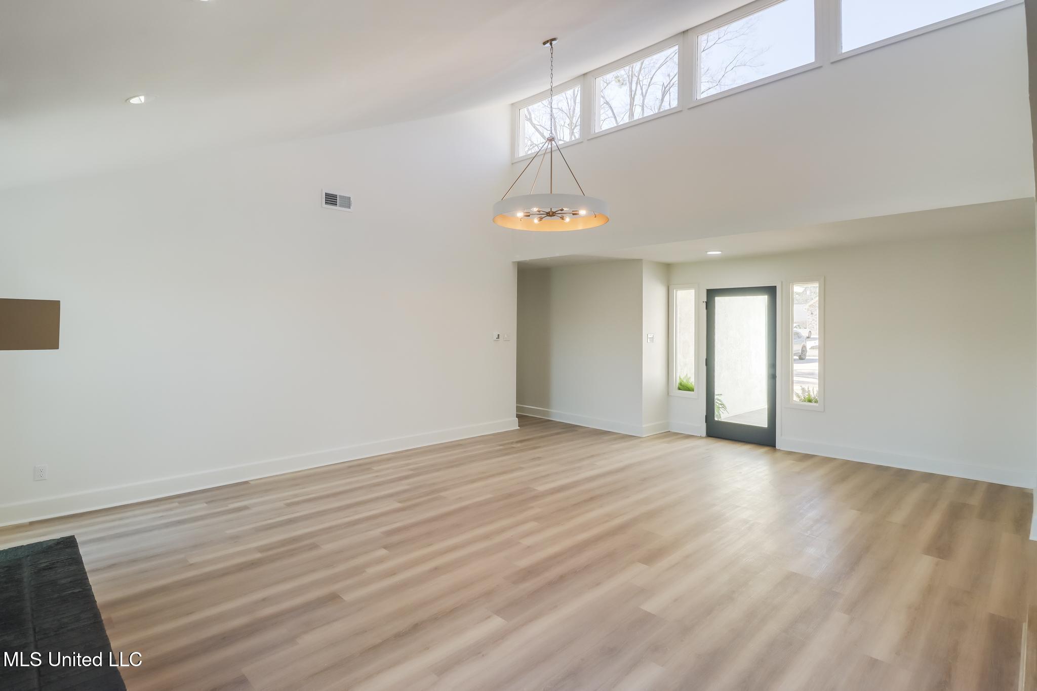 6828 Hilo Street Diamondhead, MS 39525 - Photo 4 of 36 Living Area
