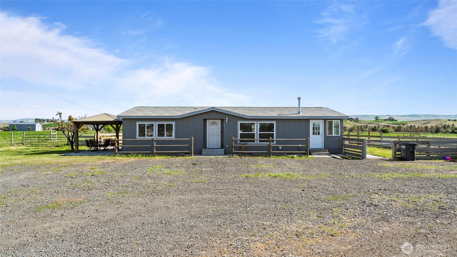 398 Balm Street Touchet, WA 99360 - Photo 3 of 40 a front view of a house with a yard