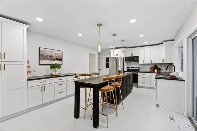 $299,900 | 12974 Partridge Run Drive, Florissant, MO 63033