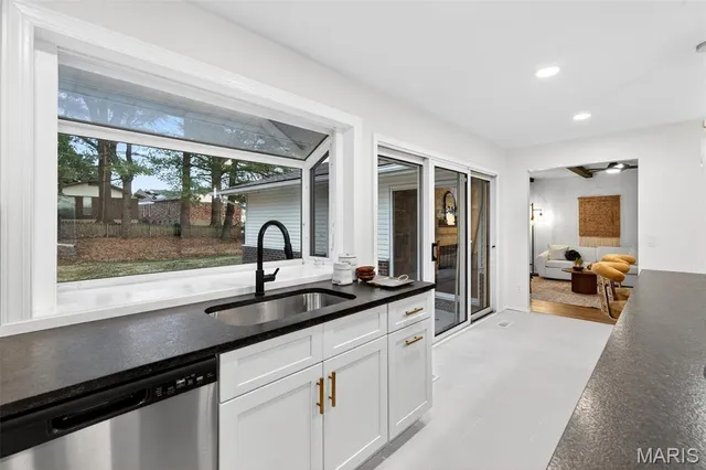 $299,900 | 12974 Partridge Run Drive, Florissant, MO 63033